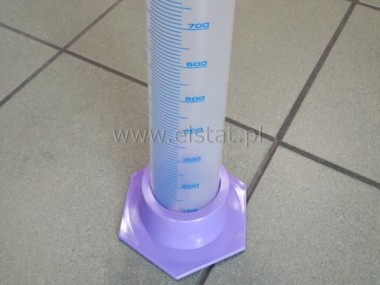 Cylinder plastikowy z podziak, ze stopk; 1 litr